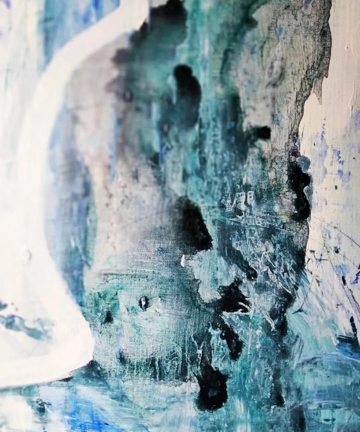 Abstrakte türkise Texturlandschaft mit sich auflösenden Formen